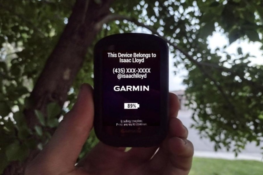 A Garmin Edge With Custom Splash Text