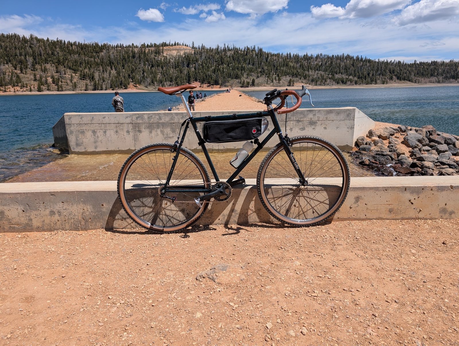 The bike with a frame bag in front of a reservoir