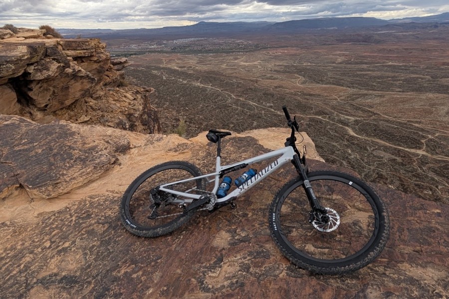 My Epic 9 Sport laying on top of the Zen trail in St. George, Utah.